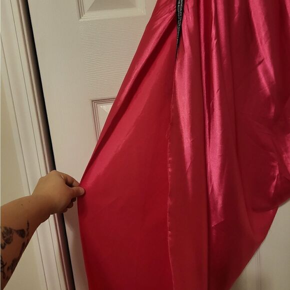 Elegant Pink Off-Shoulder Satin Dress - Picture 10 of 11